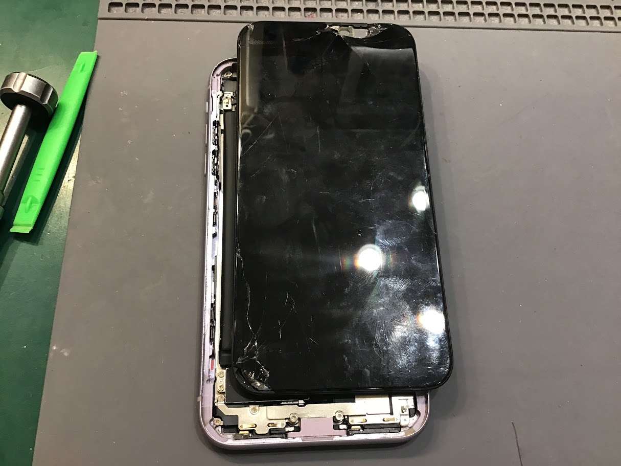 iPhone11ならデータそのまま修理可能なスマホ修理工房セレオ相模原店へ！